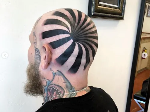 Illusion d’optique : cet homme a un trou dans la tête (Photo)